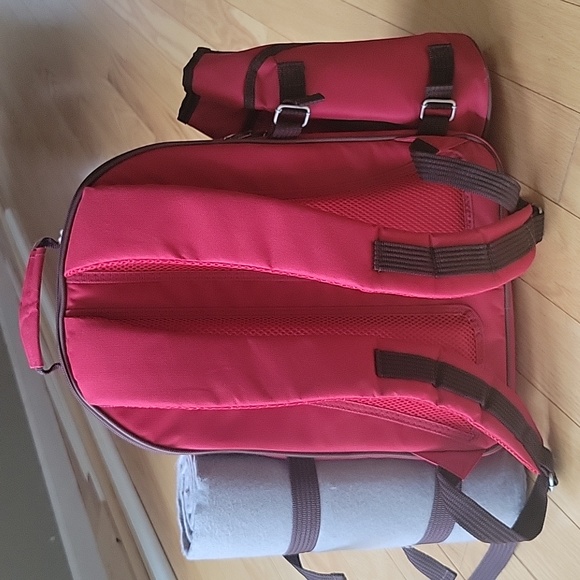 Red Envelope Picnic Backpack - Picture 4 of 12